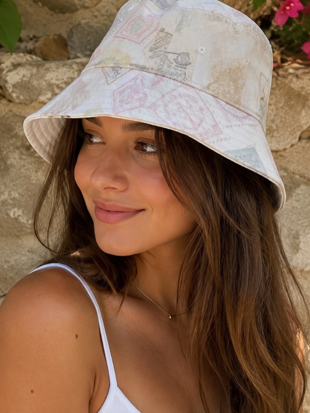 NWT GUESS Originals GO Stamped Bucket Hat White Peaks Multi Unisex O/S
